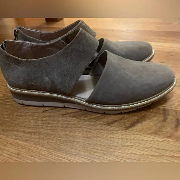 Sandals by Adam Tucker/MeToo size Style Athena